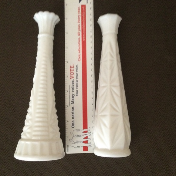 Vintage Milk glass bud vases - Picture 11 of 11